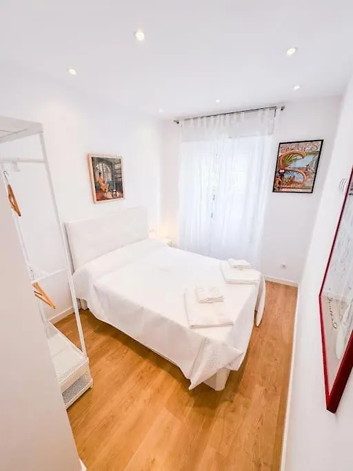 Anna & Thomas - Sitges Center Apt 0*,
